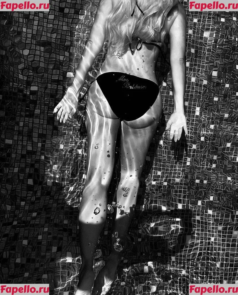 Holly Willoughby Onlyfans Photo Gallery 