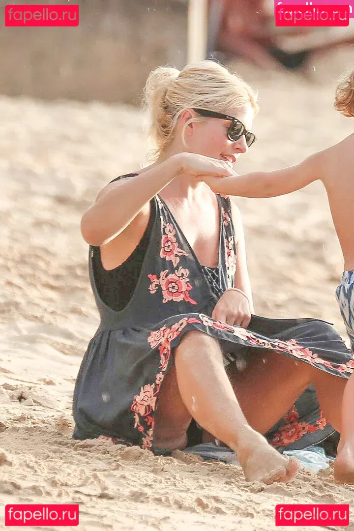 Holly Willoughby Onlyfans Photo Gallery 