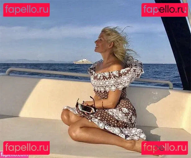 Holly Willoughby Onlyfans Photo Gallery 