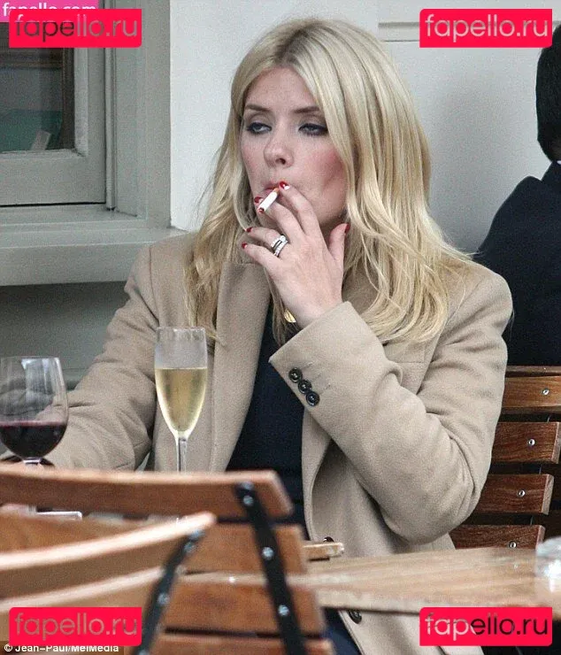 Holly Willoughby Onlyfans Photo Gallery 