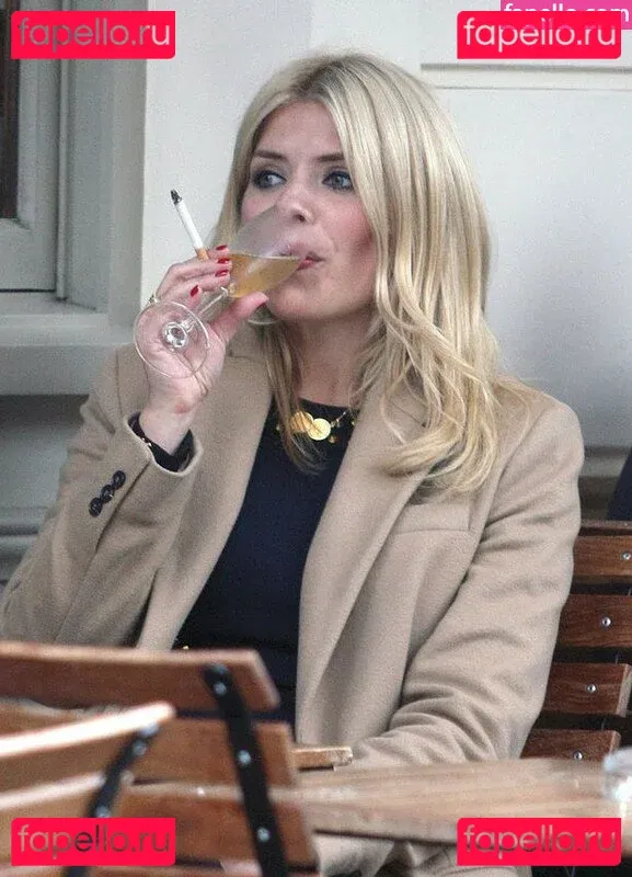 Holly Willoughby Onlyfans Photo Gallery 