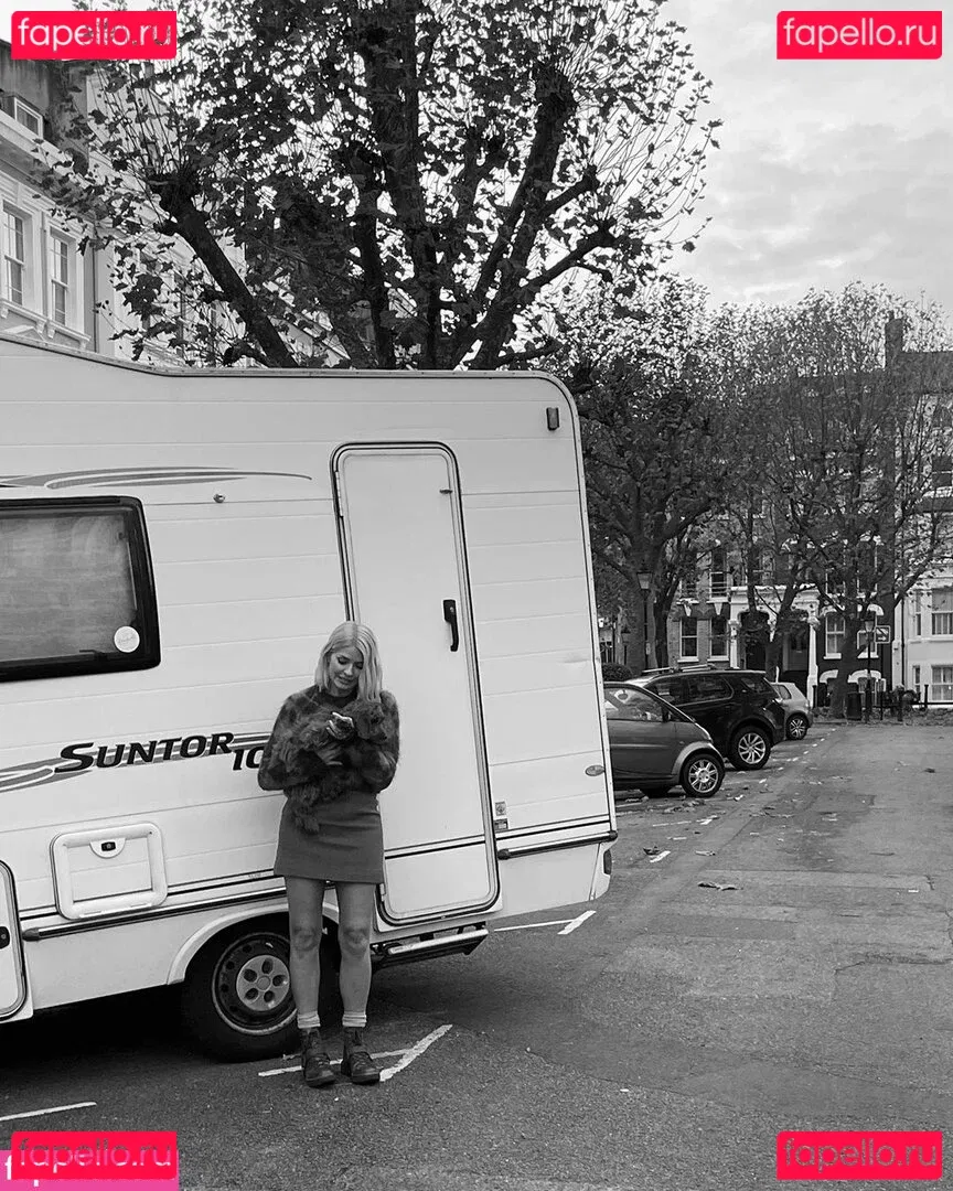 Holly Willoughby Onlyfans Photo Gallery 