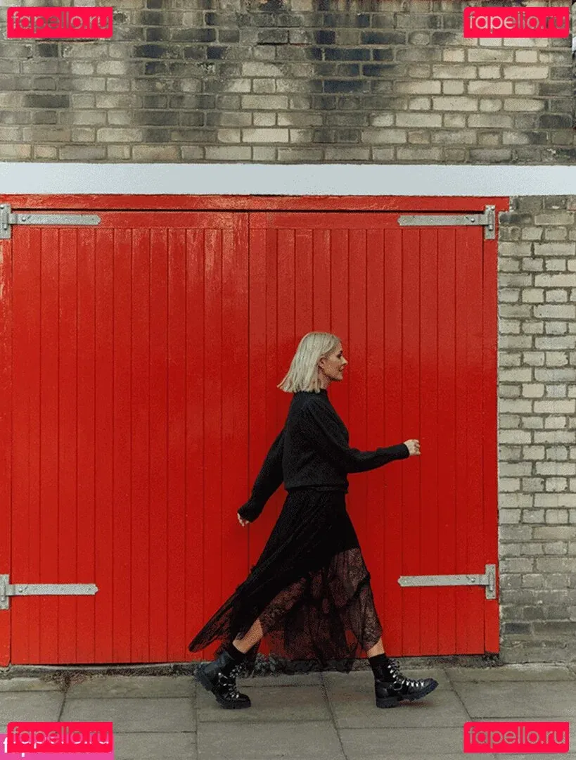 Holly Willoughby Onlyfans Photo Gallery 