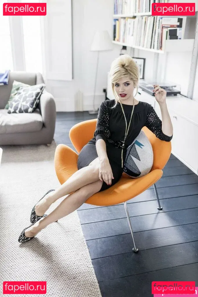 Holly Willoughby Onlyfans Photo Gallery 