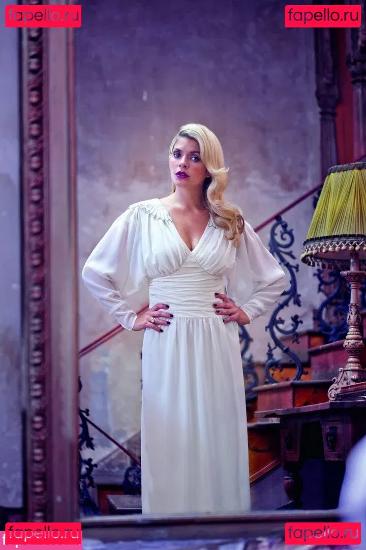 Holly Willoughby Onlyfans Photo Gallery 