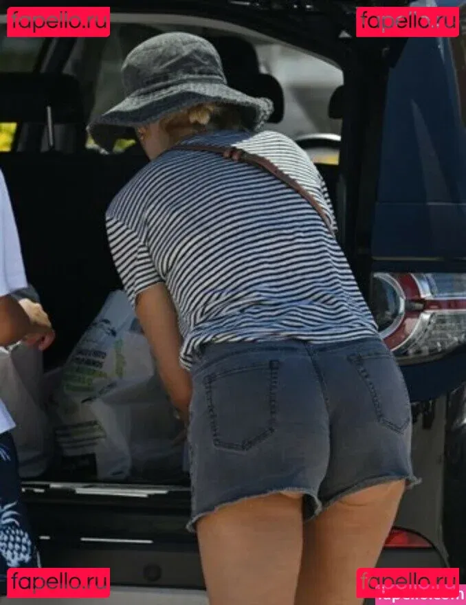 Holly Willoughby Onlyfans Photo Gallery 