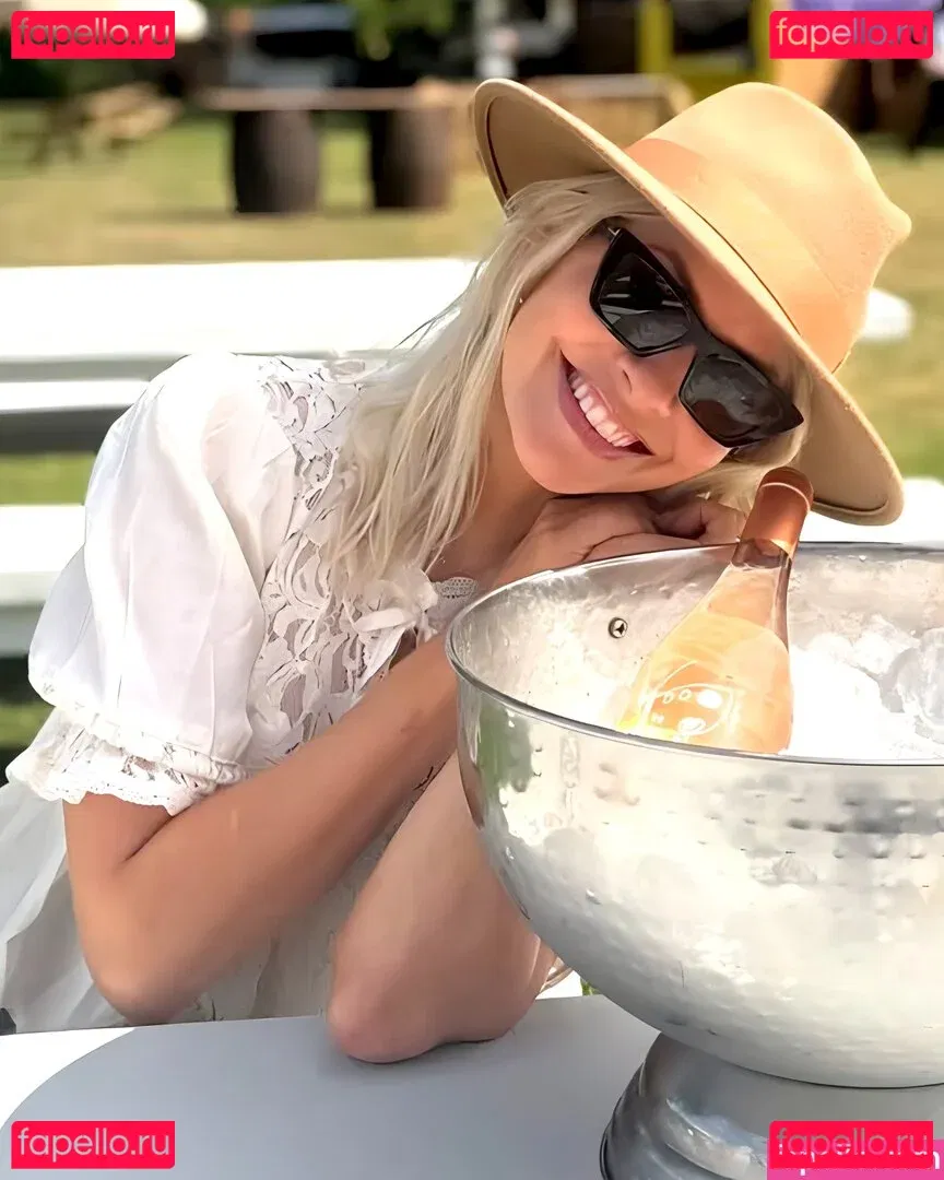 Holly Willoughby Onlyfans Photo Gallery 