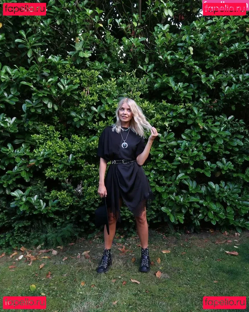 Holly Willoughby Onlyfans Photo Gallery 