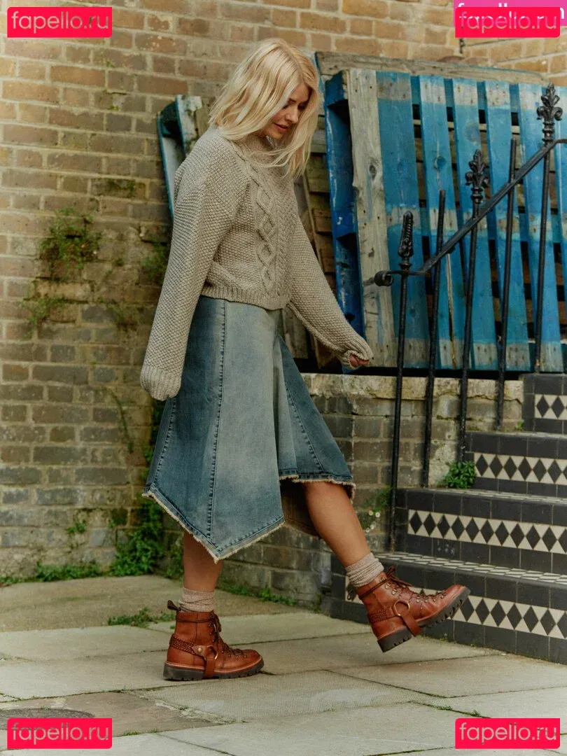 Holly Willoughby Onlyfans Photo Gallery 