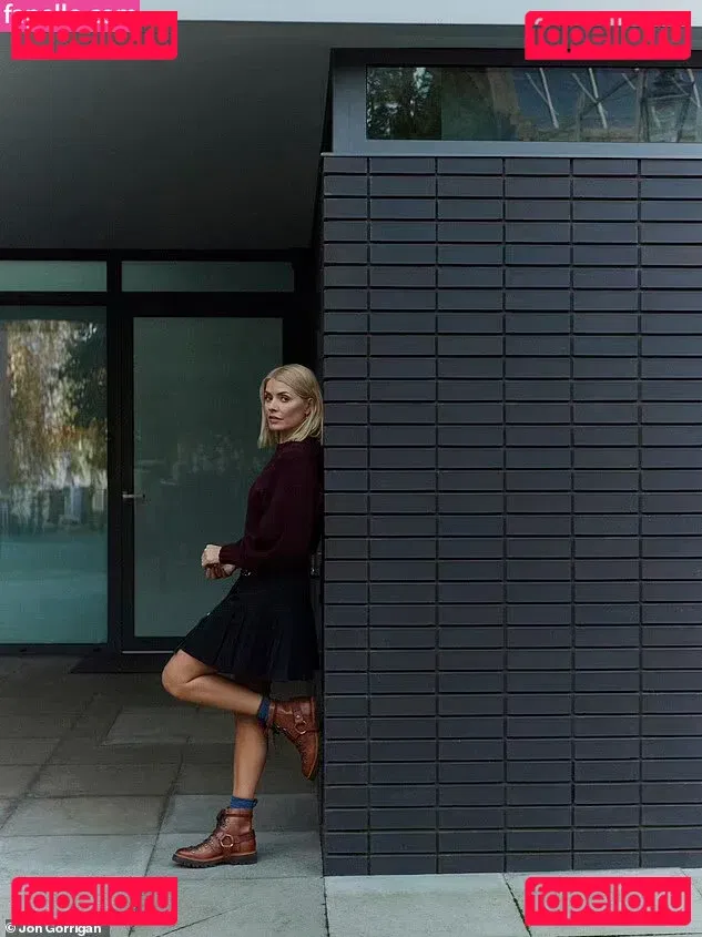 Holly Willoughby Onlyfans Photo Gallery 