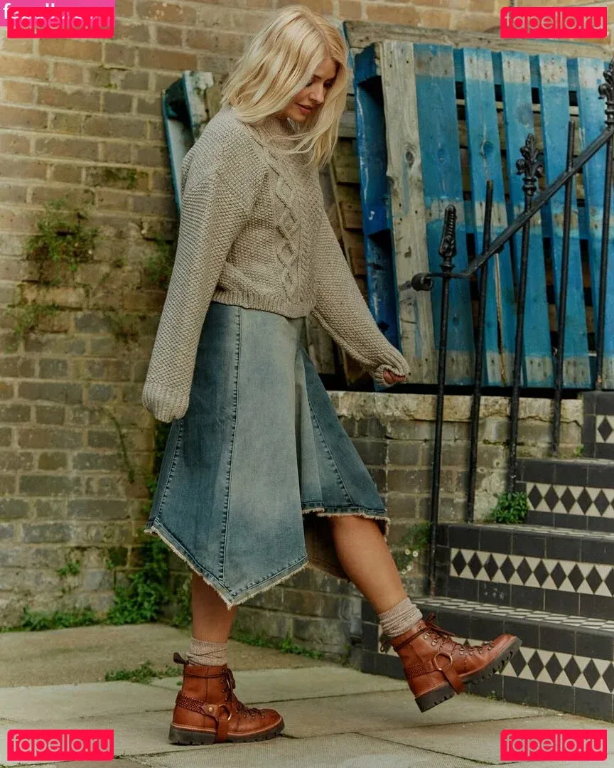 Holly Willoughby Onlyfans Photo Gallery 