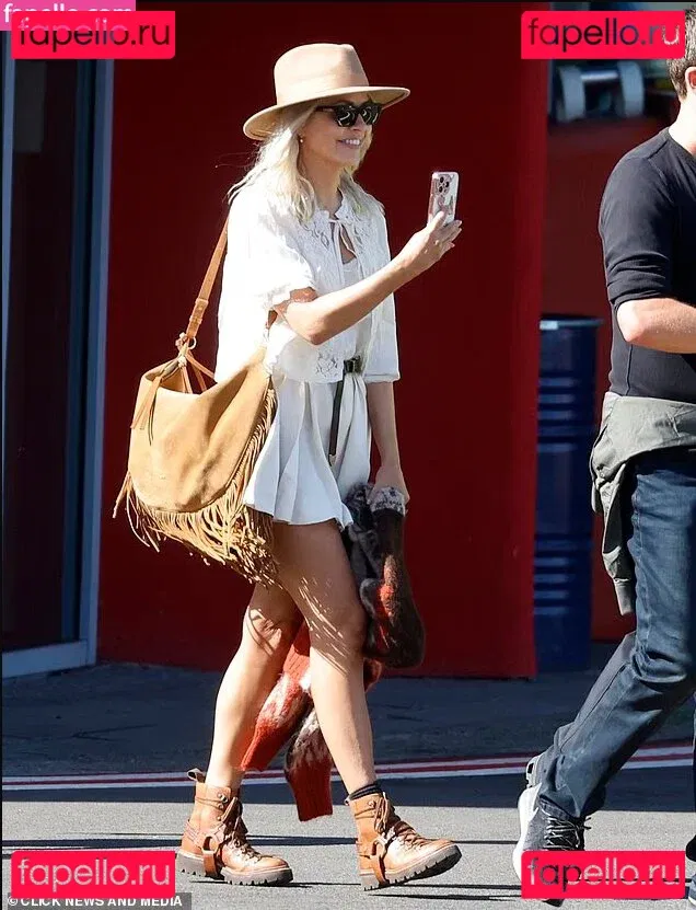 Holly Willoughby Onlyfans Photo Gallery 