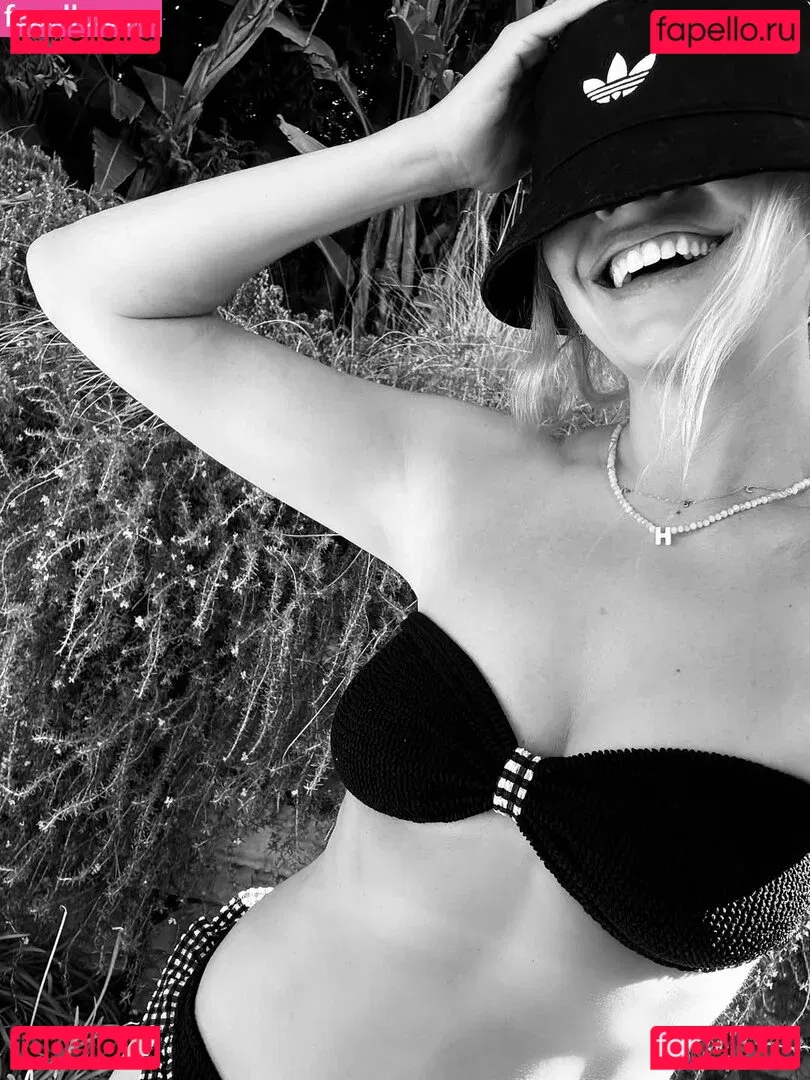 Holly Willoughby Onlyfans Photo Gallery 