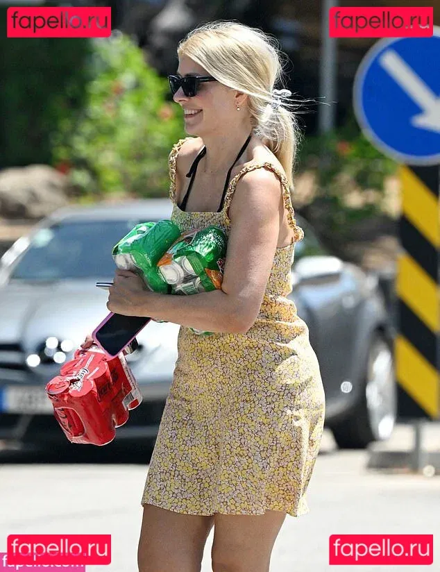 Holly Willoughby Onlyfans Photo Gallery 