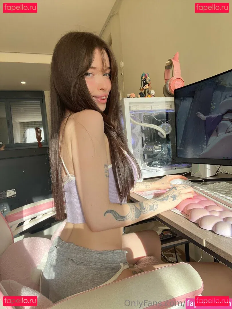 narumi18y Onlyfans Photo Gallery 