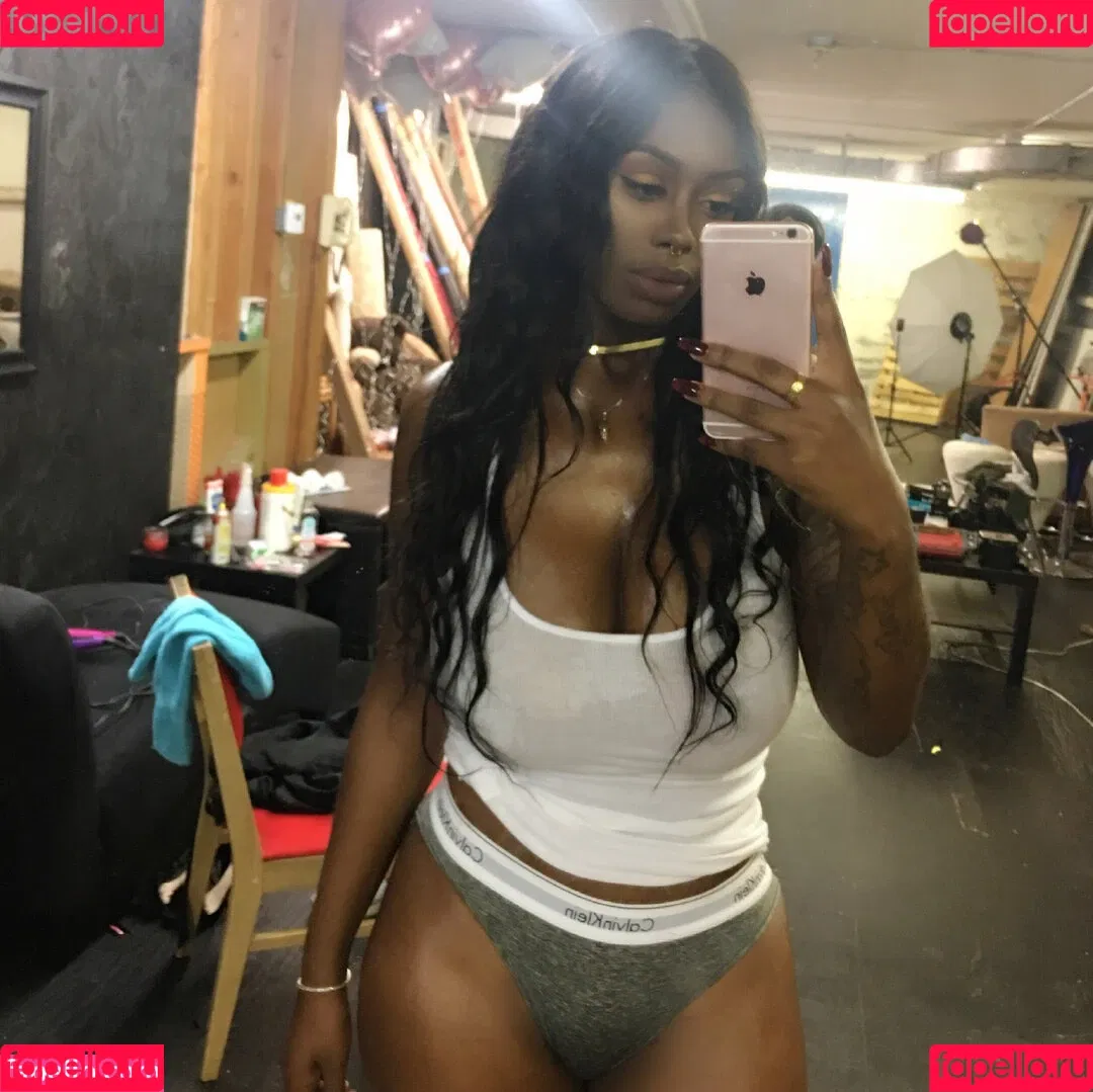 NonnieBaby Onlyfans Photo Gallery 