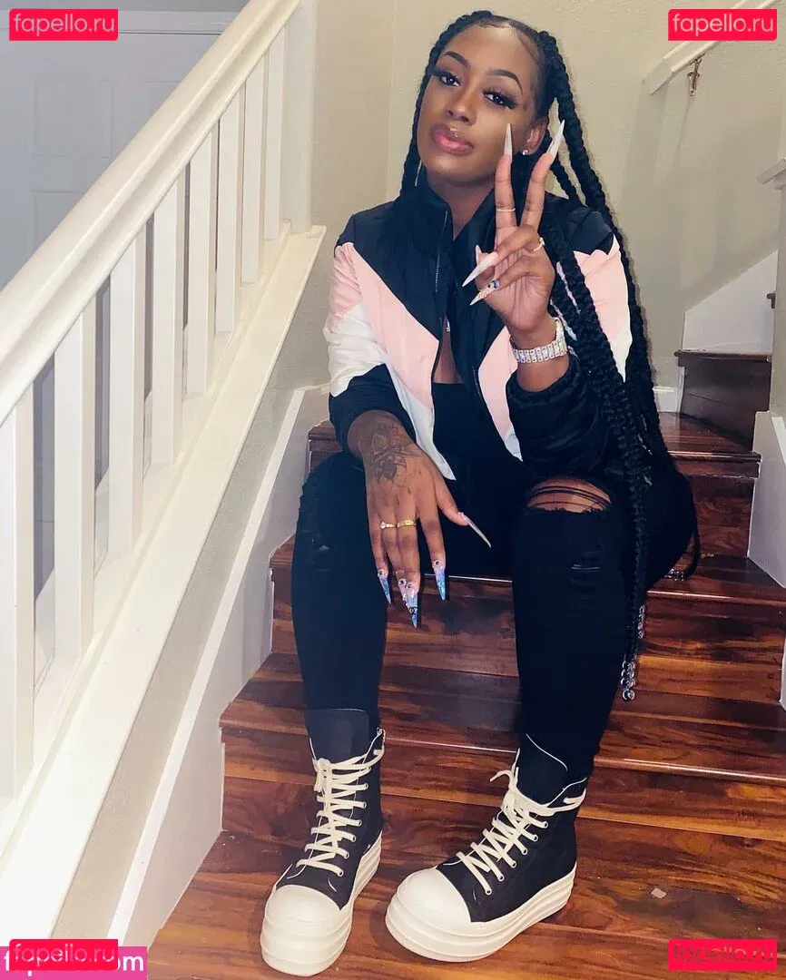 NonnieBaby Onlyfans Photo Gallery 