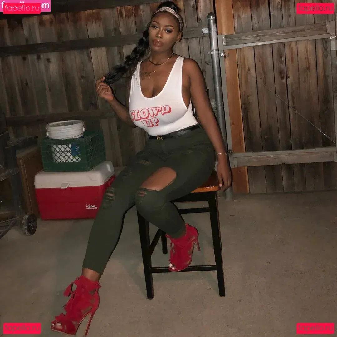 NonnieBaby Onlyfans Photo Gallery 