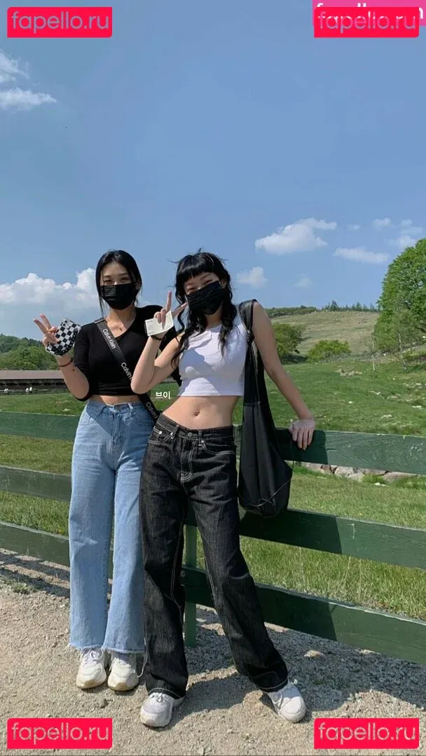 Yujin Onlyfans Photo Gallery 