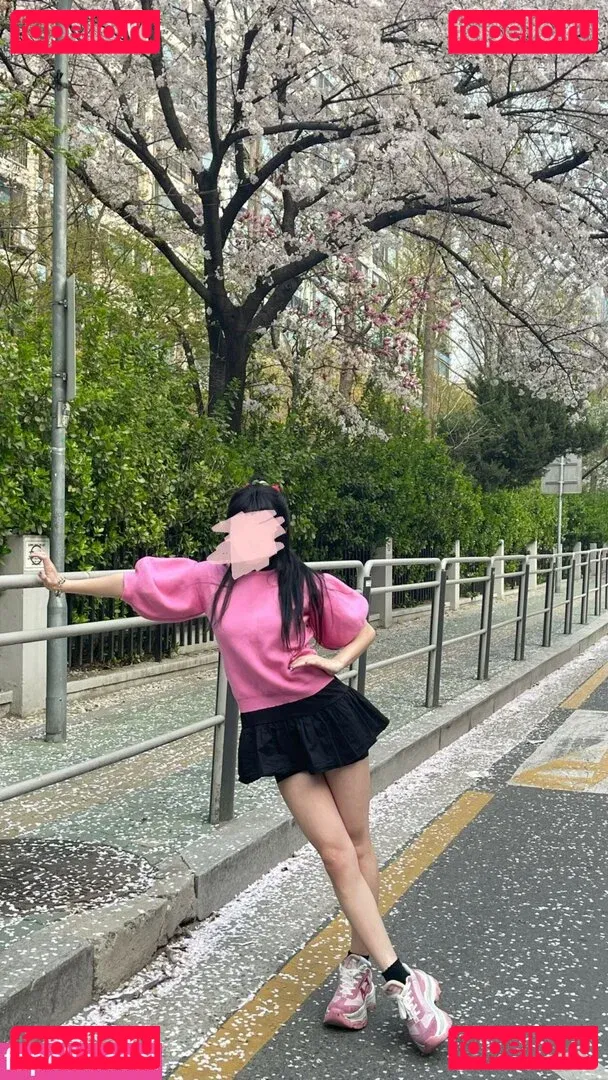 Yujin Onlyfans Photo Gallery 