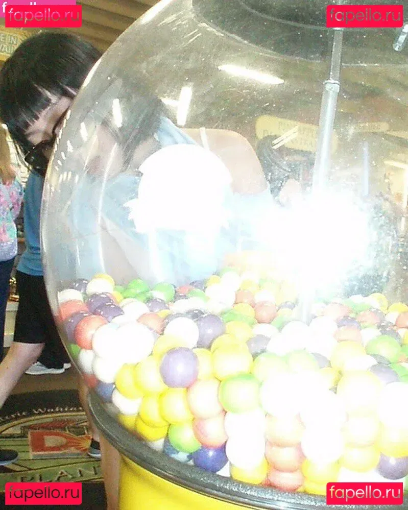 Yujin Onlyfans Photo Gallery 