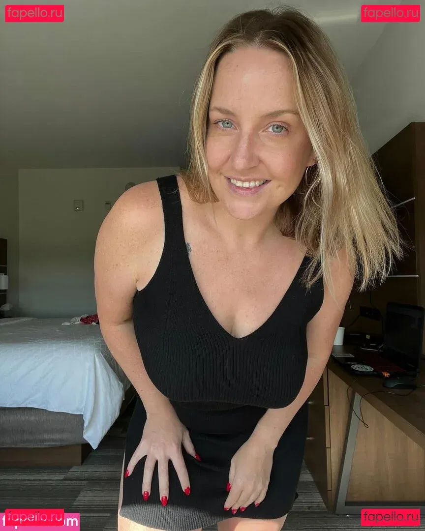 Avril Showers Onlyfans Photo Gallery 