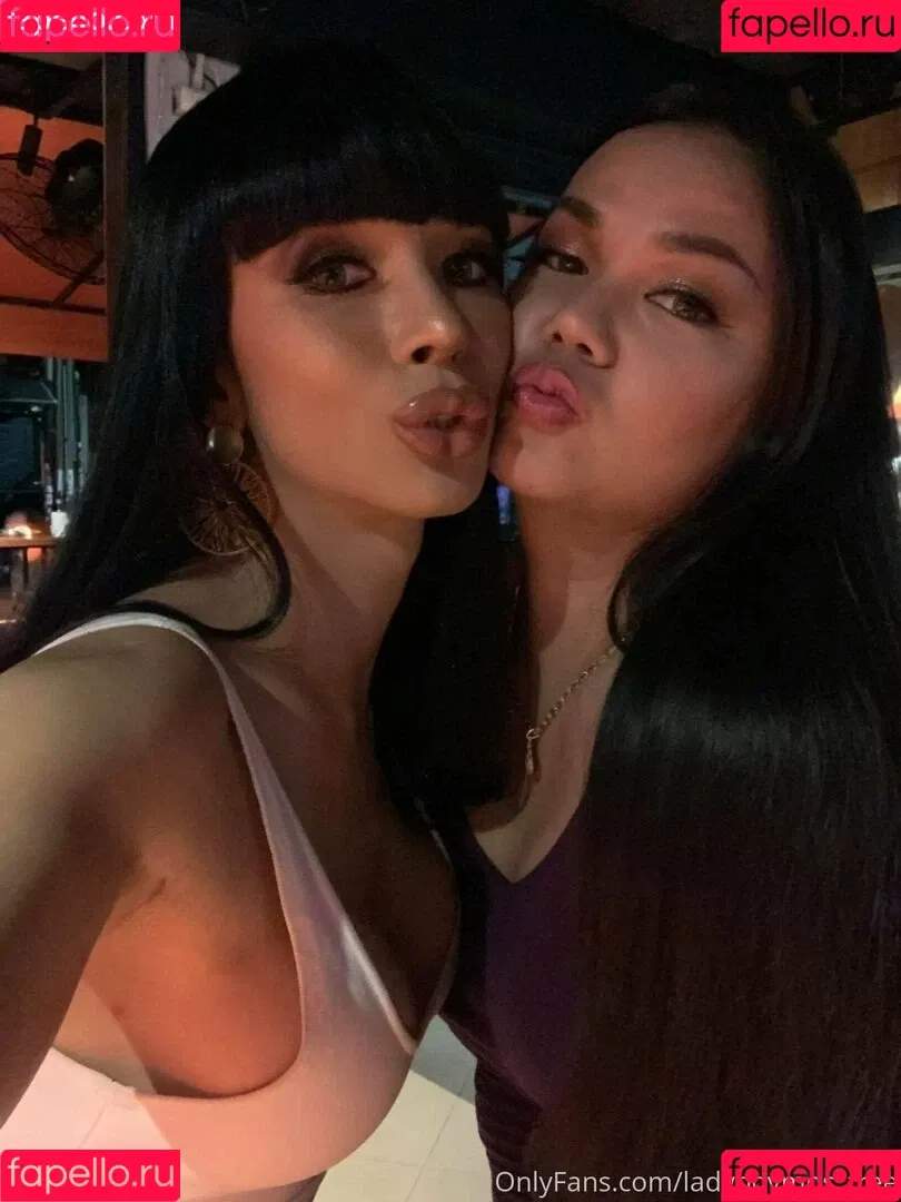 ladyboyxmos Onlyfans Photo Gallery 