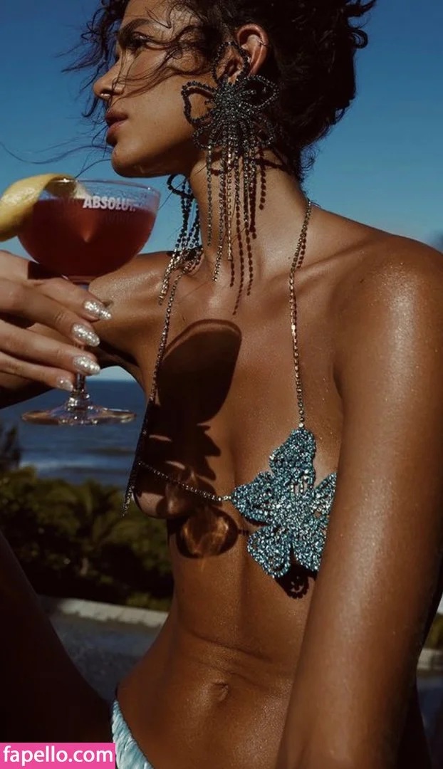 Bruna Marquezine Onlyfans Photo Gallery 