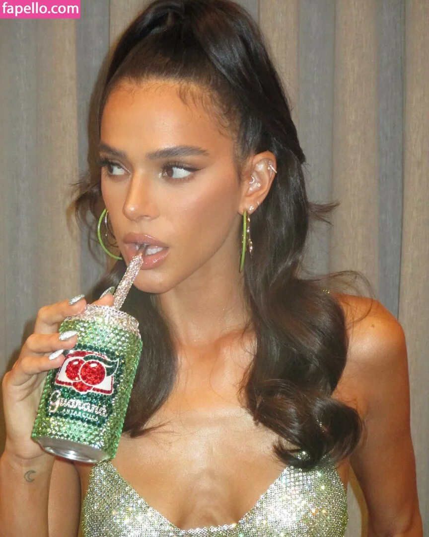 Bruna Marquezine Onlyfans Photo Gallery 