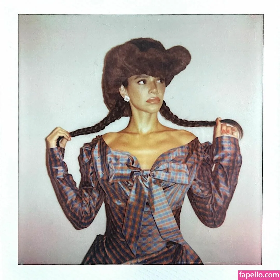 Bruna Marquezine Onlyfans Photo Gallery 