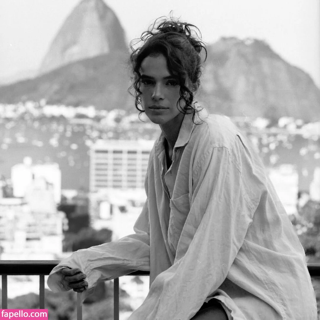 Bruna Marquezine Onlyfans Photo Gallery 