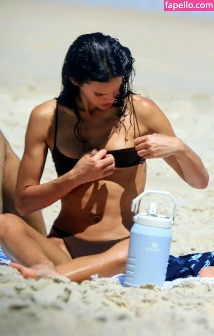 Bruna Marquezine Onlyfans Photo Gallery 