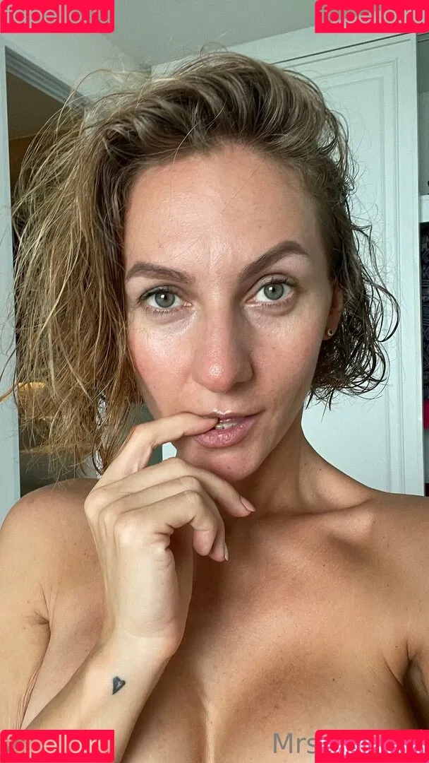 mrs_kissvhs Onlyfans Photo Gallery 