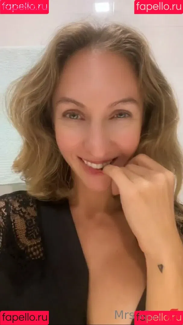 mrs_kissvhs Onlyfans Photo Gallery 