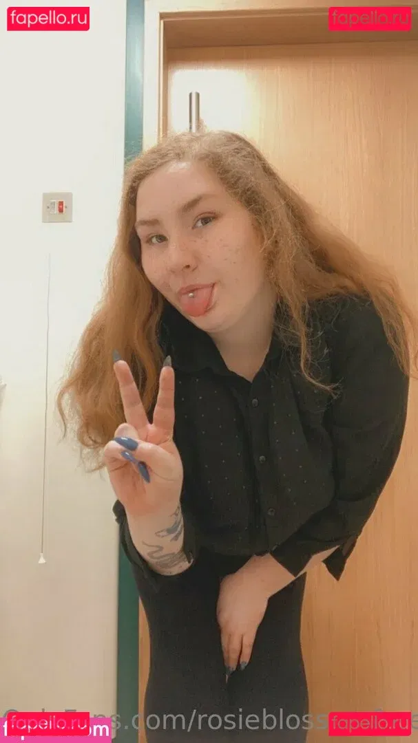 rosieblossomfree Onlyfans Photo Gallery 