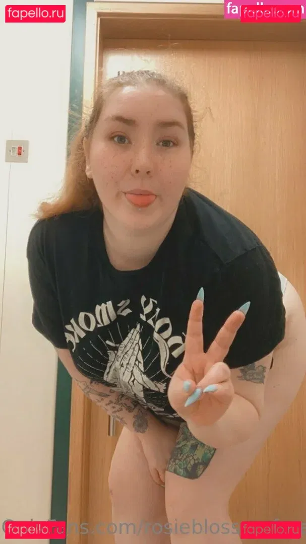 rosieblossomfree Onlyfans Photo Gallery 