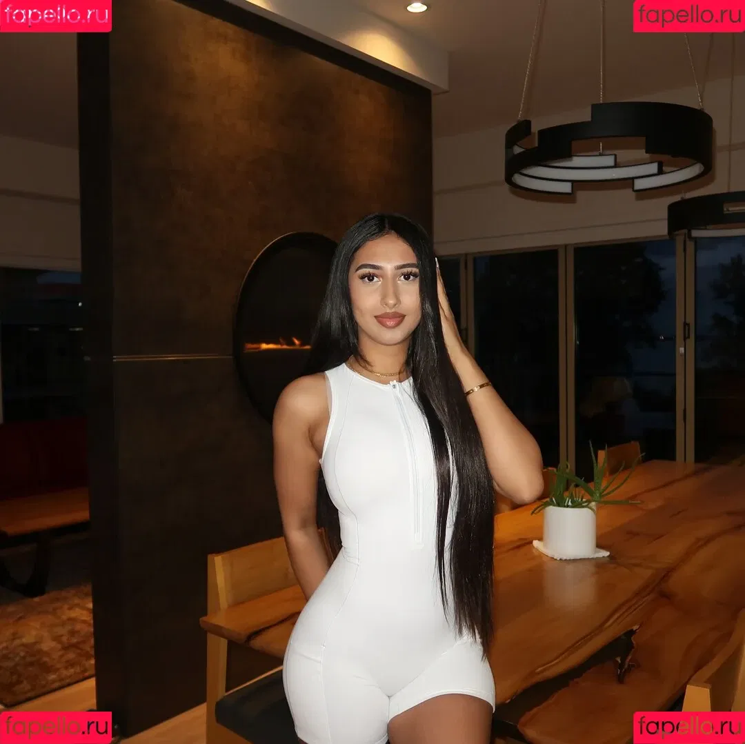 Kareena Bachra Onlyfans Photo Gallery 
