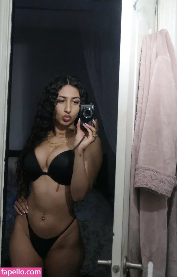 Kareena Bachra Onlyfans Photo Gallery 