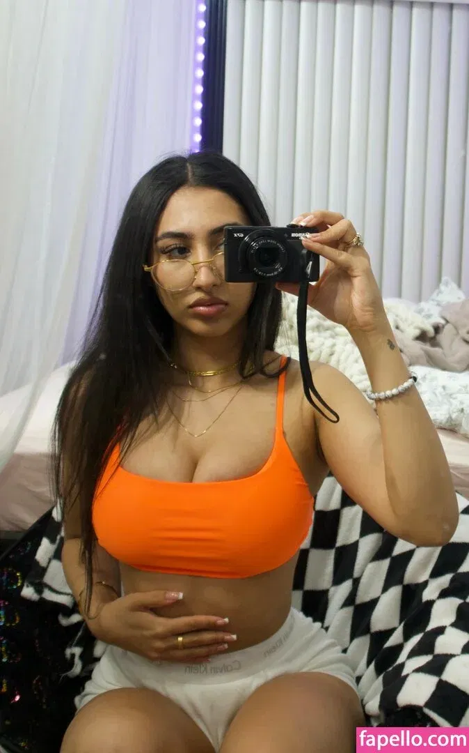 Kareena Bachra Onlyfans Photo Gallery 