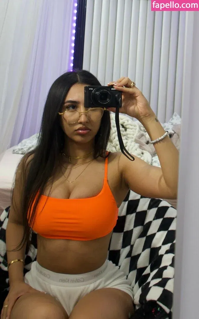 Kareena Bachra Onlyfans Photo Gallery 