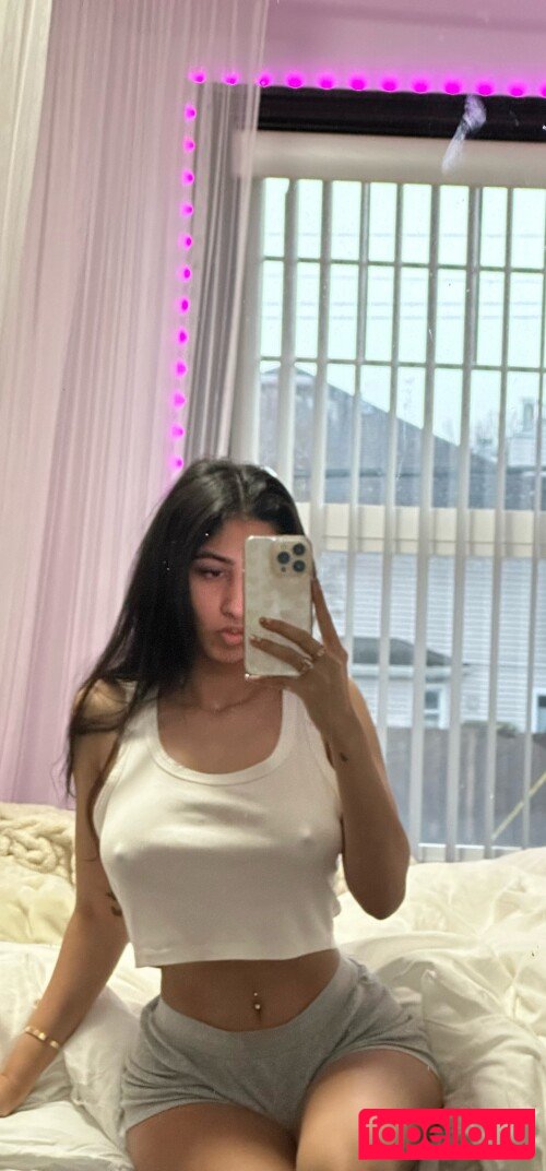 Kareena Bachra Onlyfans Photo Gallery 