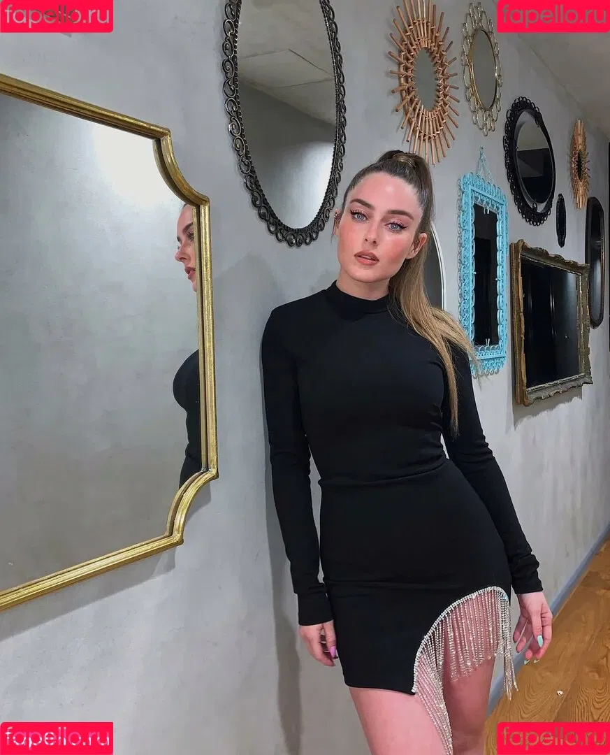 Effy Palarya Onlyfans Photo Gallery 