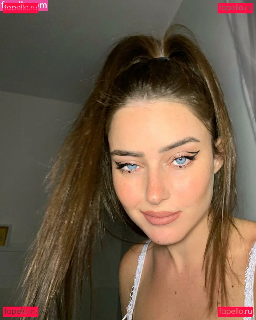 Effy Palarya Onlyfans Photo Gallery 