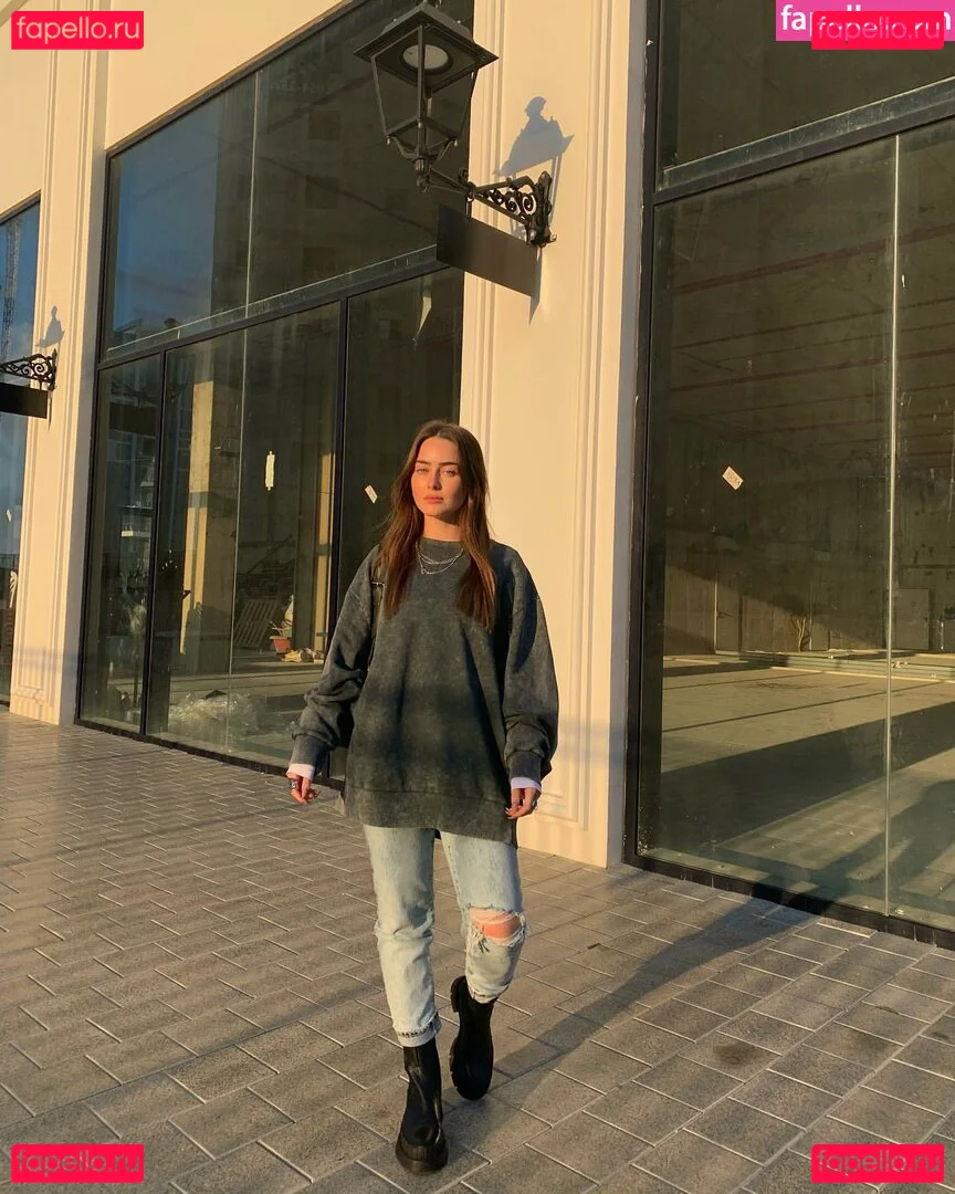 Effy Palarya Onlyfans Photo Gallery 