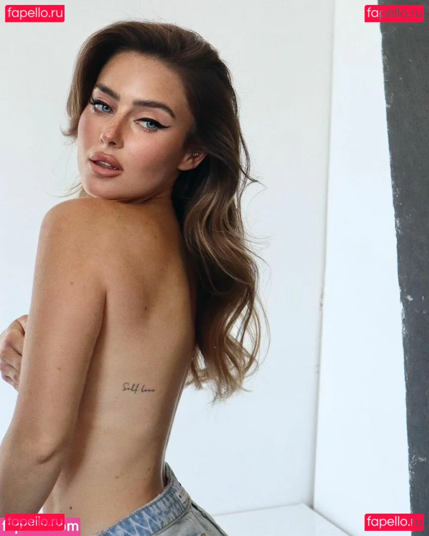 Effy Palarya Onlyfans Photo Gallery 