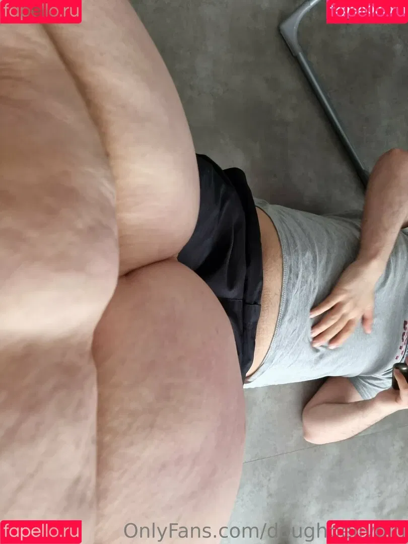 doughbellygirl Onlyfans Photo Gallery 