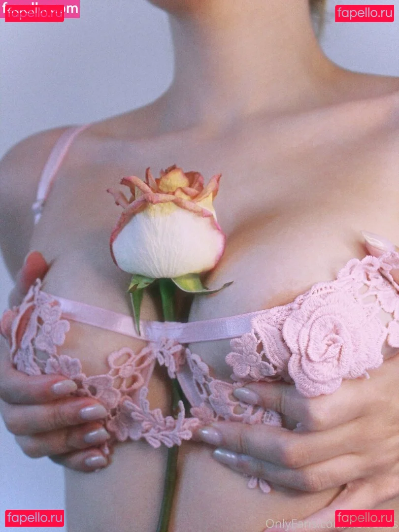 Oriana Leal Onlyfans Photo Gallery 