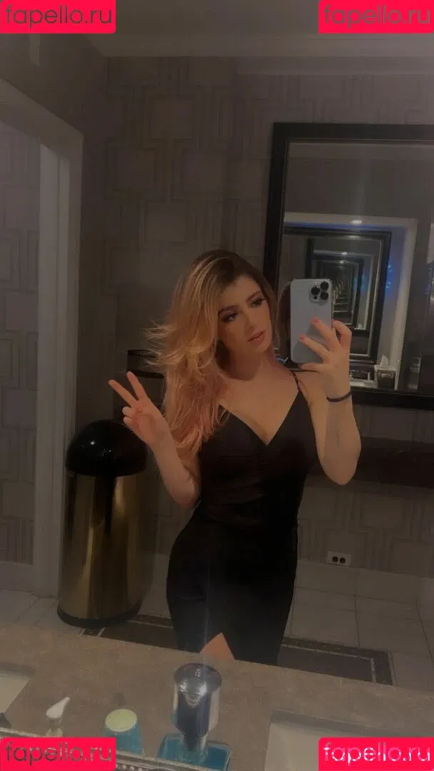 Chrissy Costanza Onlyfans Photo Gallery 