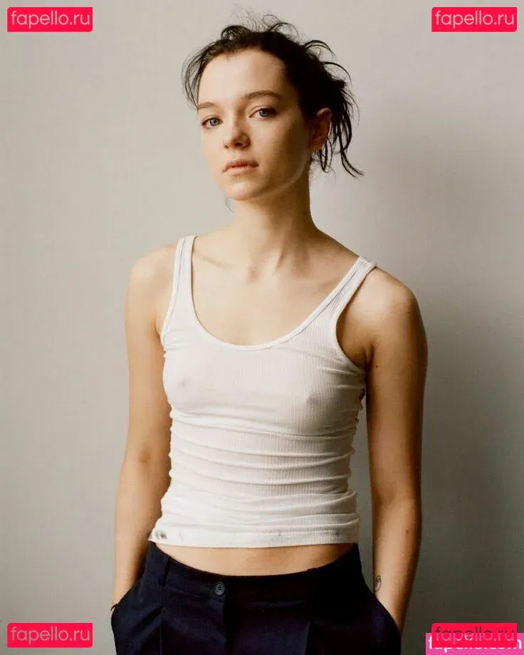 Esme Creed-Miles Onlyfans Photo Gallery 