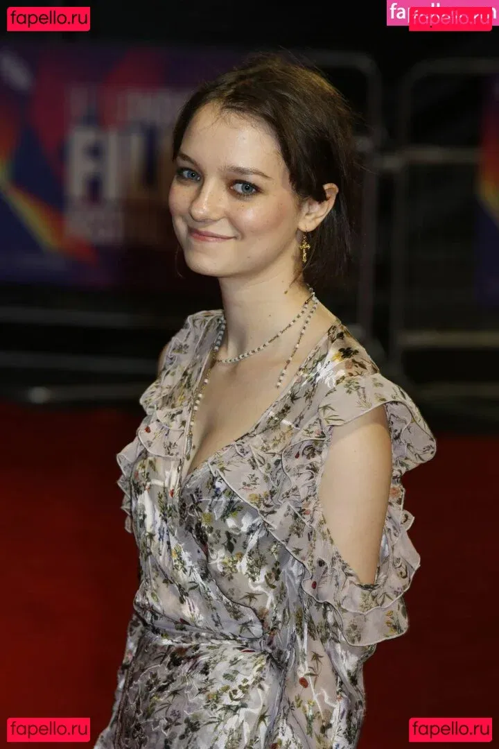 Esme Creed-Miles Onlyfans Photo Gallery 